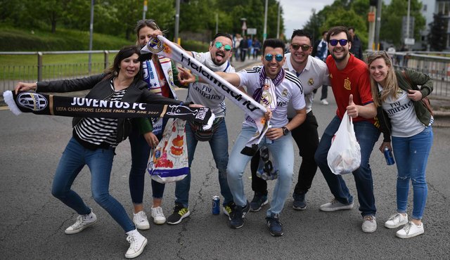 Фанаты в Кардиффе перед матчем "Ювентус" – "Реал". Фото AFP