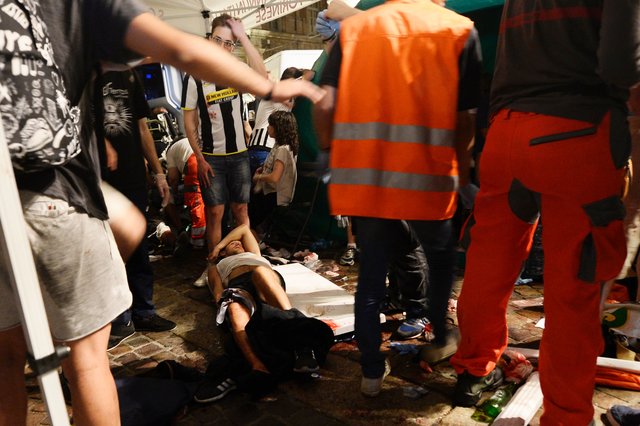 В фан-зоне в Турине произошла давка болельщиков. Фото AFP
