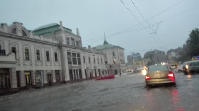 Ливень в Черновцах. Фото: соцсети, molbuk.ua