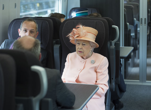 Поездка Елизаветы II. Фото: AFP