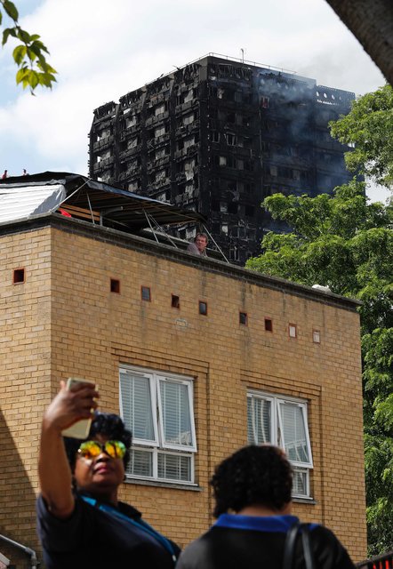 По последним данным, в пожаре погибли 12 человек. Фото: AFP