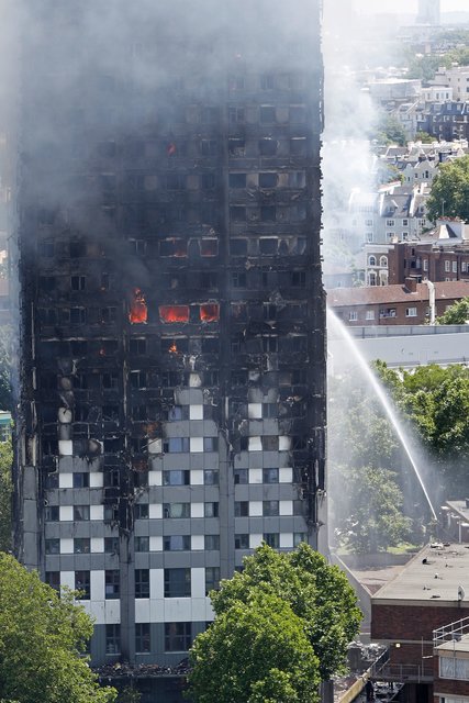 <p>За останніми даними, в пожежі загинули 12 осіб. Фото: AFP</p>