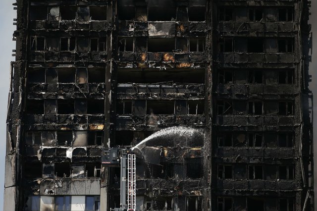 <p>За останніми даними, в пожежі загинули 12 осіб. Фото: AFP</p>