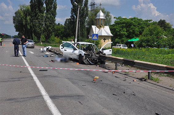 <p>На місці аварії. Фото: cv.dsns.gov.ua</p>