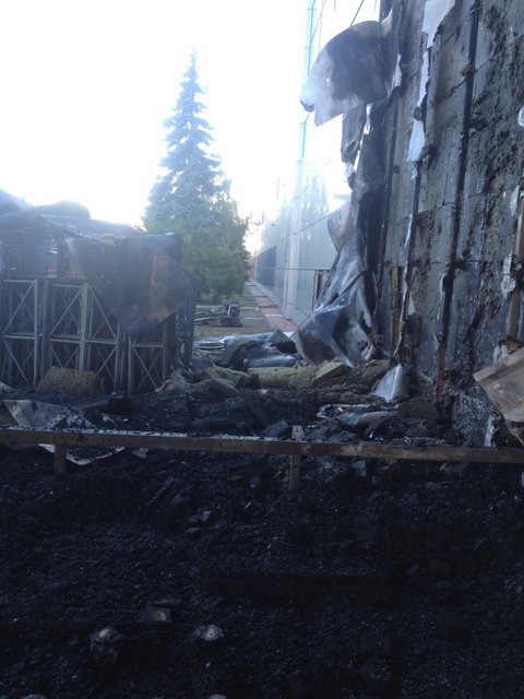 Огонь повредил 150 квадратных метров обшивки здания. Фото: ГСЧС Киева