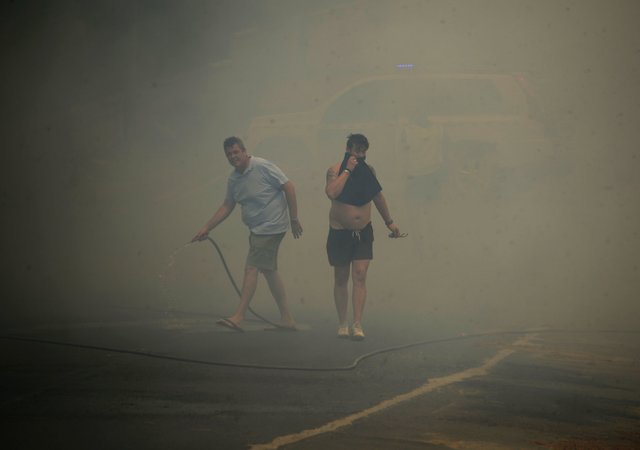 <p>В Іспанії евакуйовані тисячі людей через пожежу, фото AFP</p>