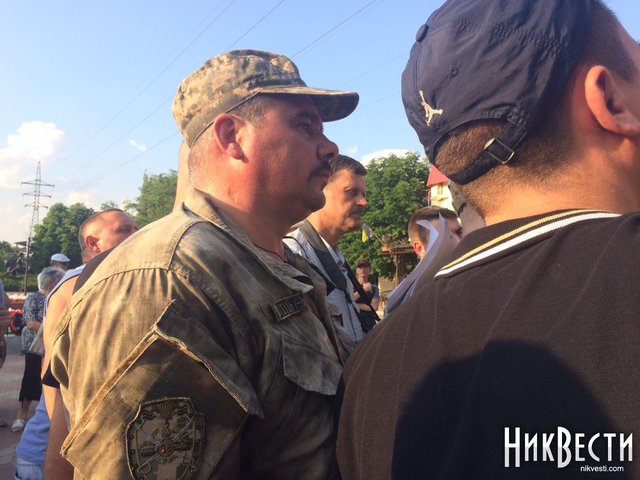 Савченко в Николаеве забросали яйцами, фото НикВести