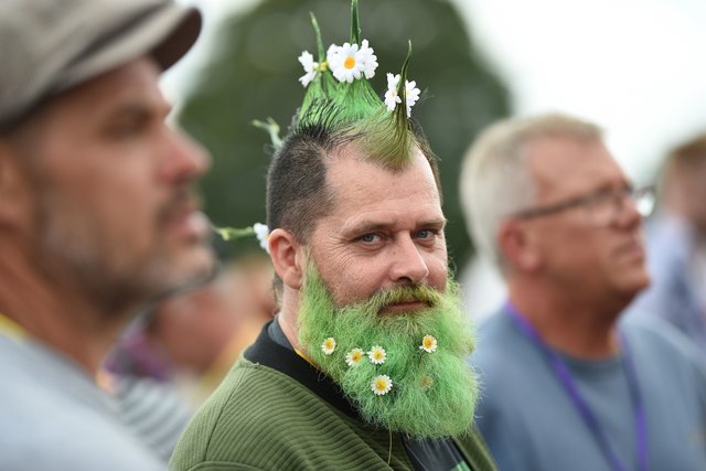 <p>Гості фестивалю Glastonbury. Фото: AFP</p>