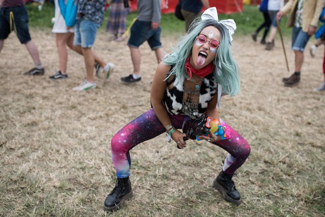 <p>Гості фестивалю Glastonbury. Фото: AFP</p>