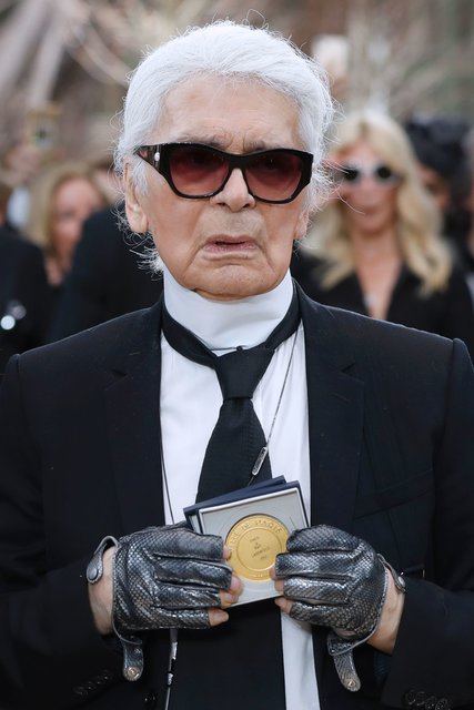 <p>Карл Лагерфельд отримав вищу нагороду Парижа &ndash; медаль Гран Вермей. Фото: AFP</p>