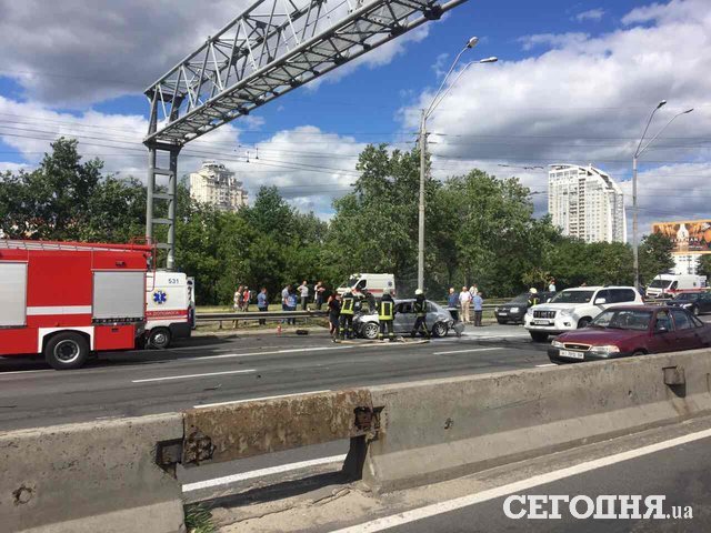 На проспекте Степана Бандеры произошла серьезная авария