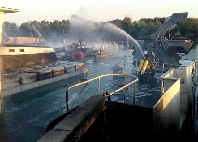 Под Одессой горело судно. Фото: ГСЧС