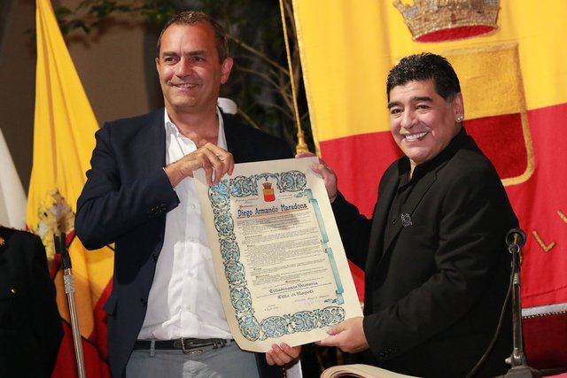 <p>Дієго Марадона став почесним громадянином Неаполя. Фото: AFP</p>
