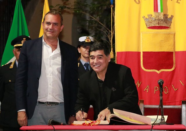 Диего Марадона стал почетным гражданином Неаполя. Фото AFP