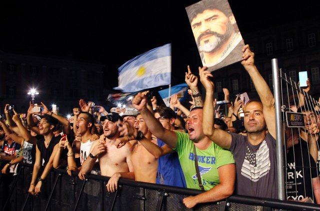 <p>Дієго Марадона став почесним громадянином Неаполя. Фото: AFP</p>