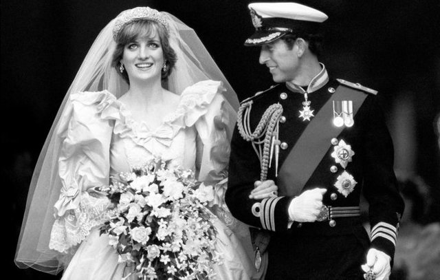 Принц Уэльский Чарльз и леди Диана Спенсер. Великобритания, июль 1981. Фото: corriereobjects.it