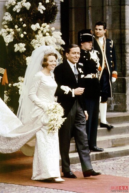 Наследная принцесса Нидерландов Беатрикс и Клаус фон Амсберг. Нидерланды, март 1966. Фото: pinimg.com