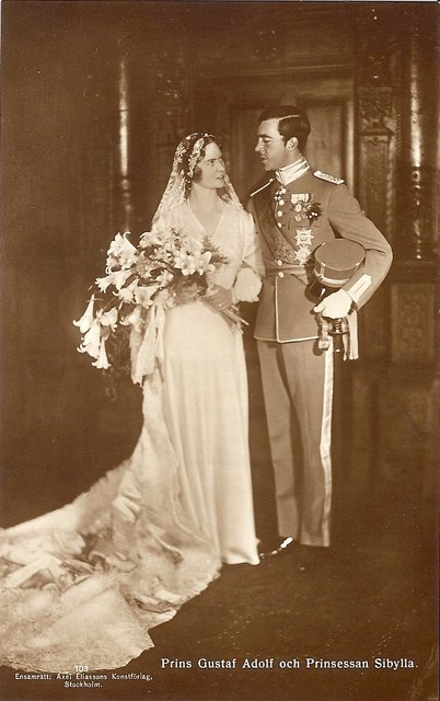 Принц Густав Адольф, герцог Вестерботтенский (отец нынешнего короля Швеции Карла XVI Густава) и принцесса Сибилла Саксен-Кобург-Готская. Швеция, октябрь 1932. Фото: pinterest.com