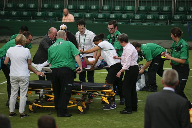 Бетани Маттек-Сандс травмировала колено на Уимблдоне. Фото AFP
