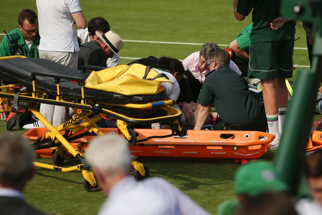 Бетани Маттек-Сандс травмировала колено на Уимблдоне. Фото AFP