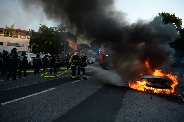<p>У Гамбурзі сталися сутички між поліцією і демонстрантами, фото AFP</p>
