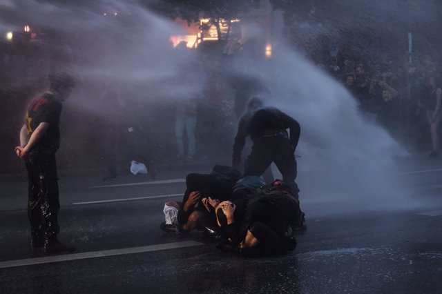 <p>У Гамбурзі сталися сутички між поліцією і демонстрантами, фото AFP</p>