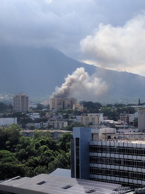 Масштабный пожар. Фото: twitter.com/presidencia_sv, elsalvador.com