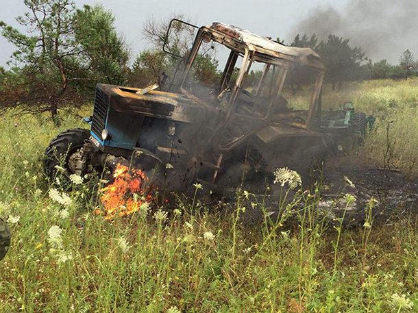 На Донбассе подорвался трактор. Фото: полиция