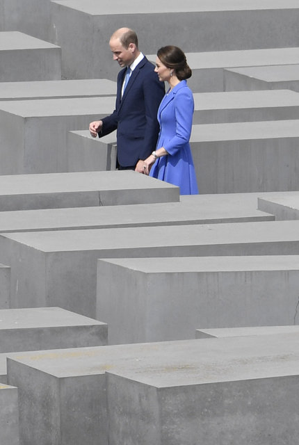 <p>Кейт Міддлтон і принц Вільям в Німеччині. Фото: AFP</p>