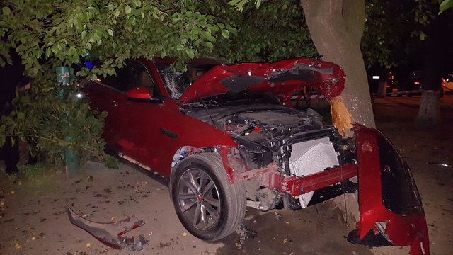 В Киеве пьяный сотрудник полиции на Jaguar сбил пешеходов | Фото: Влад Антонов
