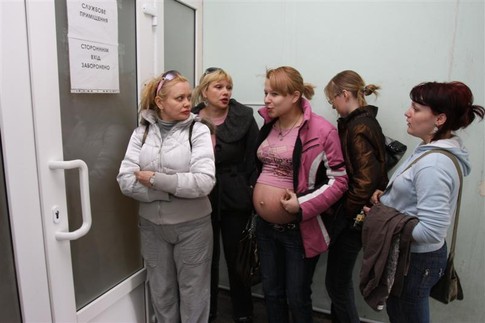 За фанатами "Черноморца" пришли мамы и беременные жены, фото А. Лесик