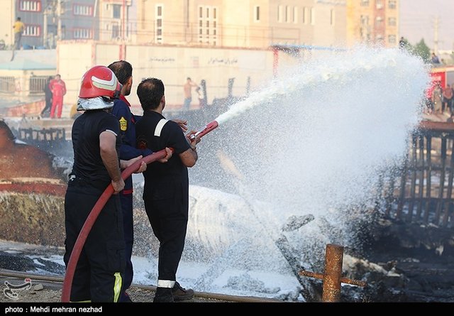 Часть сгоревших судов утонула. Фото: tasnimnews.com