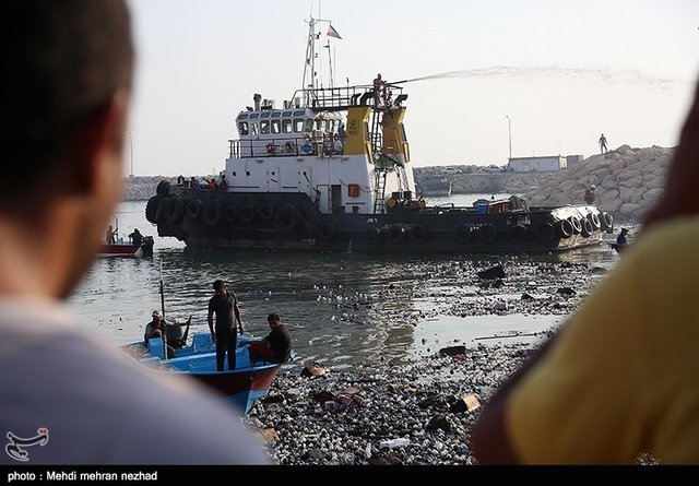 Часть сгоревших судов утонула. Фото: tasnimnews.com