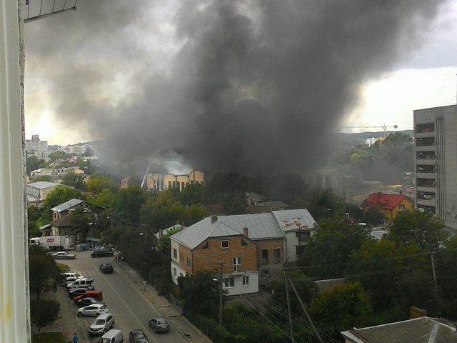 Дым окутал огоромную часть города. Фото: Варта-1, Т.Самотый