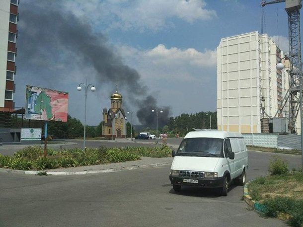 На Харьковщине горят склады, фото пресс-служба ГСЧС Украины