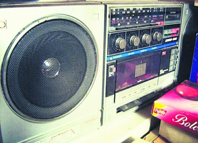 Перші експонати. Старі касетні магнітофони. Фото з архіву К. Єфанової