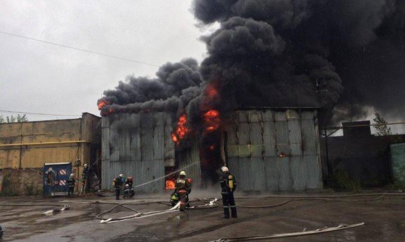 В Киеве произошел пожар на СТО. Фото: ГосЧС