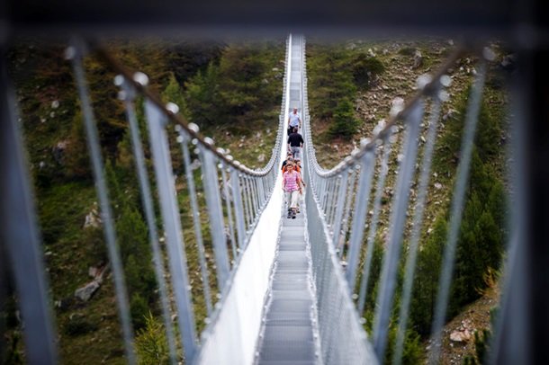 В Швейцарии открыли самый длинный висячий мост, фото ЕРА
