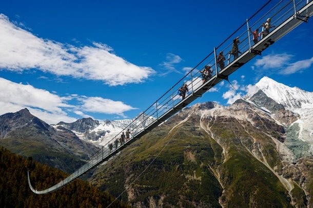 В Швейцарии открыли самый длинный висячий мост, фото ЕРА