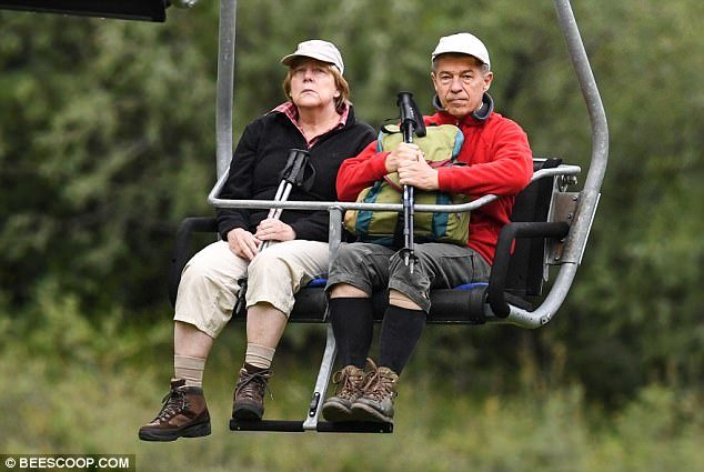 <p>Ангела Меркель з чоловіком на відпочинку. Фото: Beescppo.com</p>