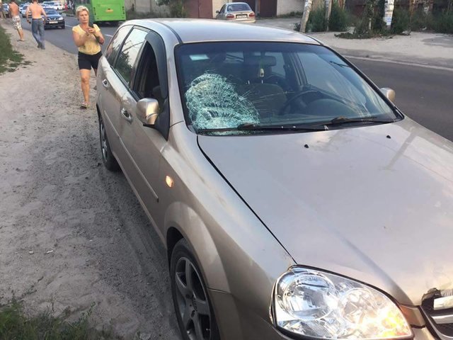 <p>У Києві водій збив двох дівчаток на узбіччі</p> | Фото: Влад Антонов