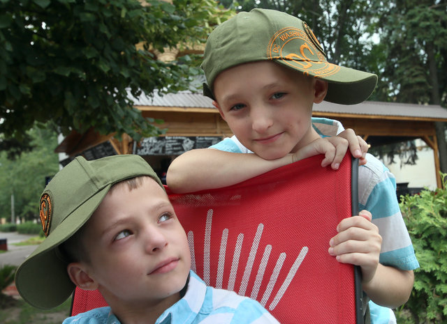 В Киеве прошел парад близнецов и двойняшек | Фото: Александр Яремчук