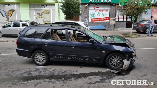<p>В аварії пошкоджено декілька машин</p> | Фото: Влад Антонов