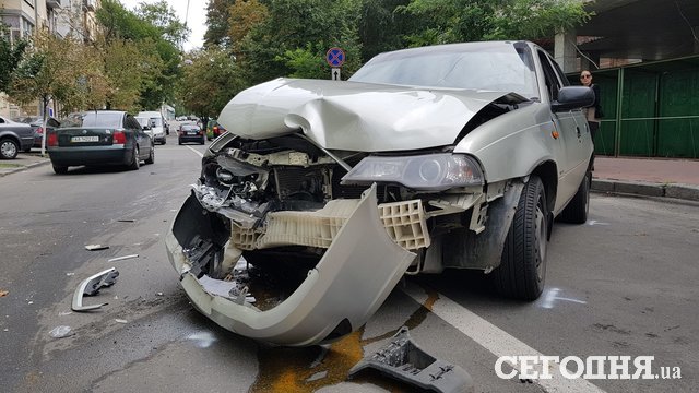 В аварии повреждены несколько машин | Фото: Влад Антонов