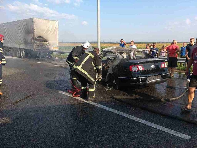 В результате ДТП водитель легкового автомобиля погиб. Фото: kyivobl.dsns.gov.ua