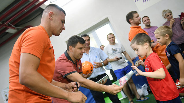 Александр Зубков провел мастер-класс для юных спортсменов. Фото shakhtar.com