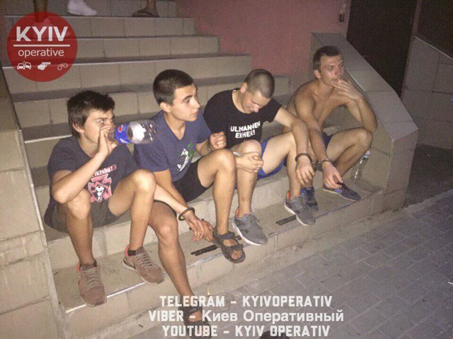 Молодые парни решили заняться разбоем. Фото: facebook.com/KyivOperativ