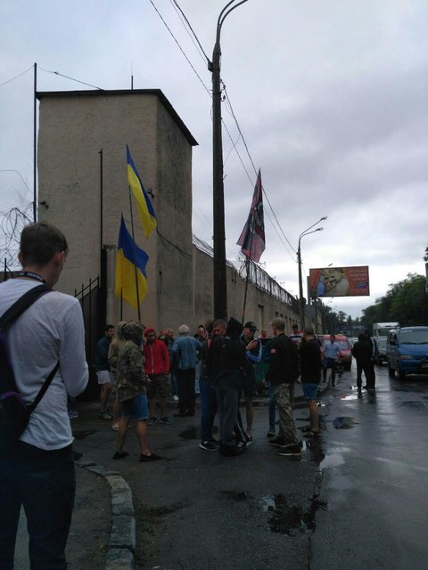 Под стенами СИЗО прошел уже третий митинг в защиту прав заключенных. Фото: Полина Мордынская, "Сегодня"