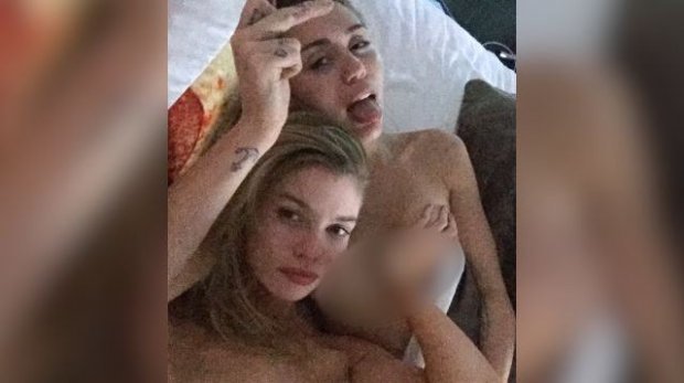 Хакеры опубликовали в сети новые интимные фото звезд