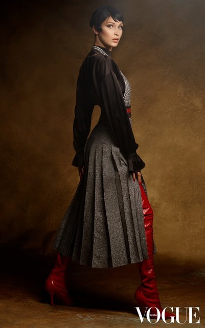 Обложка Vogue Arabia с Беллой Хадид. Фото: Karl Lagerfeld